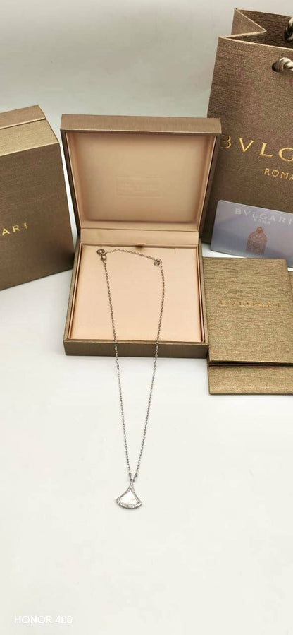 Messika necklace 

70 dhs🇦🇪🇦🇪

Zain122
♥️♥️♥️