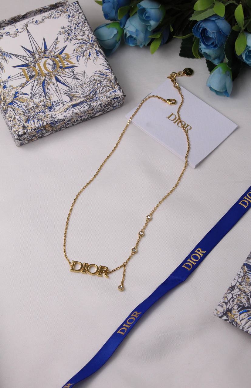 DIOR 🤍
* ⁠↗️ *Super Master Quality ®️*⬆️
* DIOR  Chain Links with Stones PENDANT , EARINGS & BRACLET
For Price 👇 WTSP Text Zain 0568585901
0507557372
0544061607

Zain106
♥️♥️♥️