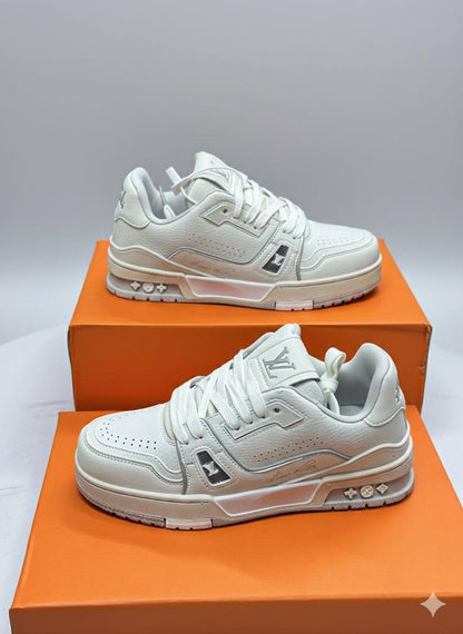 LV
Trainers Sneakers 
New Arrived 
Size 36 to 41
140 dhs🪙🌨️
Very good quality ✅

Zain21
♥️♥️♥️
