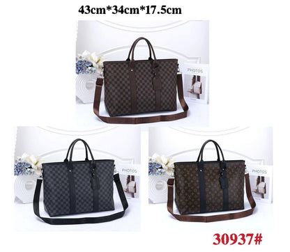 LV
 BRIEFCASE 
 GOOD QUALITY UNISEX
110 dhs✅
……(can be used as a computer bag )

Zain295
♥️♥️♥️