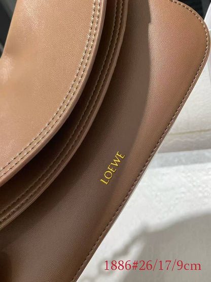 LOEWE 

120 dhs🪙

With box
🎁🎁🎁

Zain90
♥️♥️♥️