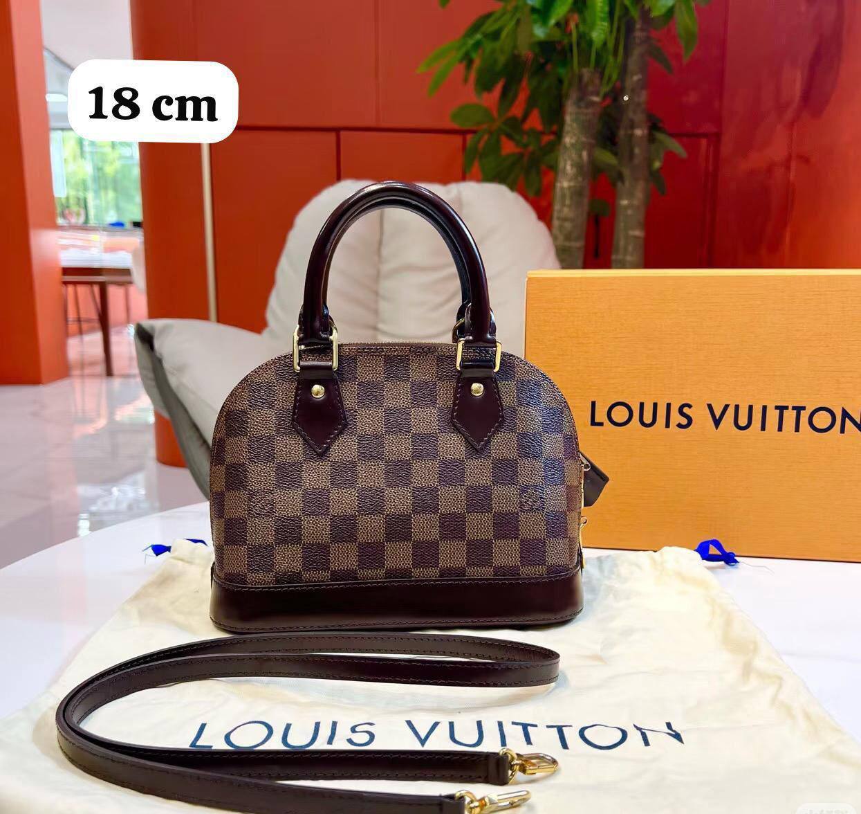 LV
75 dhs🪙💕

With box
🎁🎁🎁

Zain219
♥️♥️♥️