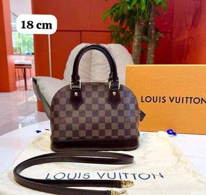 LV
75 dhs🪙💕

With box
🎁🎁🎁

Zain219
♥️♥️♥️