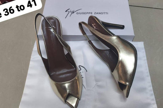 Giuseppe zanotti

size 36 to 41

110 dhs❣️

Zain146
♥️♥️♥️