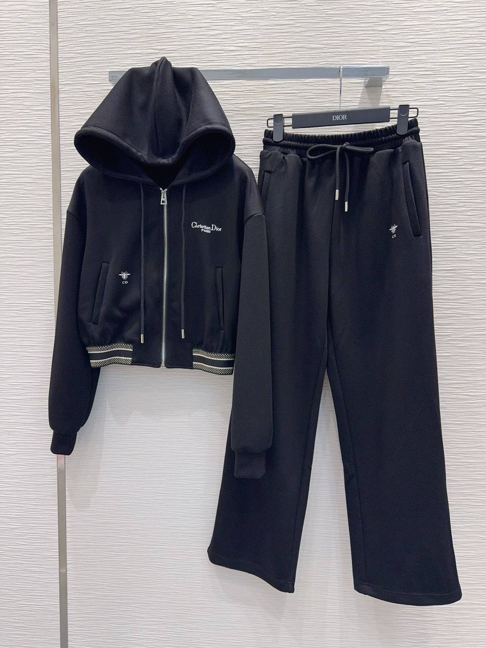 DIOR
Women’s Set
Master Quality 
SML
380 dhs💓

Zain276
♥️♥️♥️