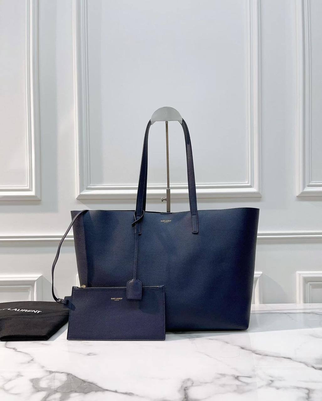 ❤️ Ysl Tote new
1️⃣ First quality 
Size : 48 * 31 cm
110 dhs🌺

Zain115
♥️♥️♥️