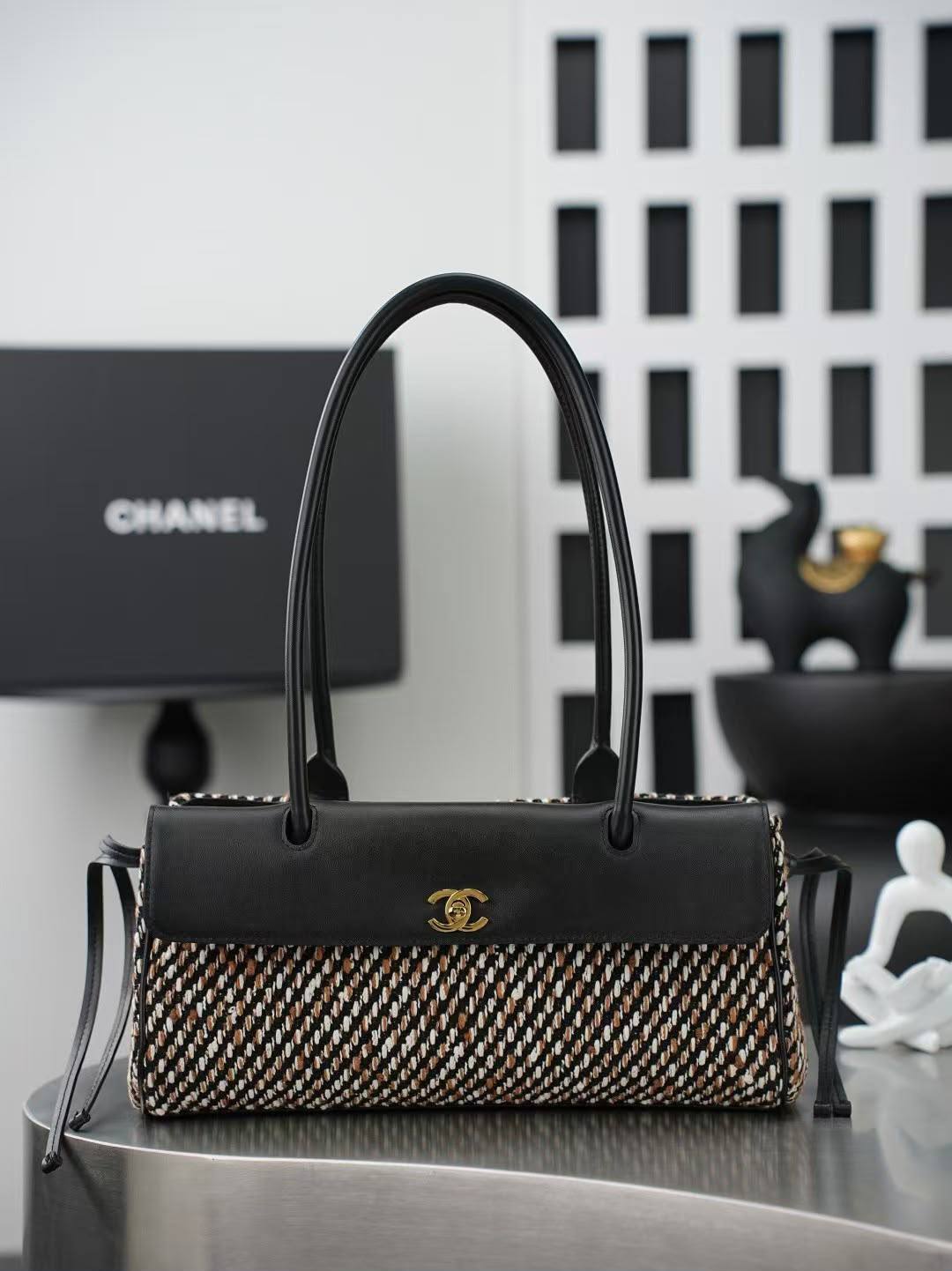 Chanel
 re stokes 

320 dhs
31cm

Zain228
♥️♥️♥️