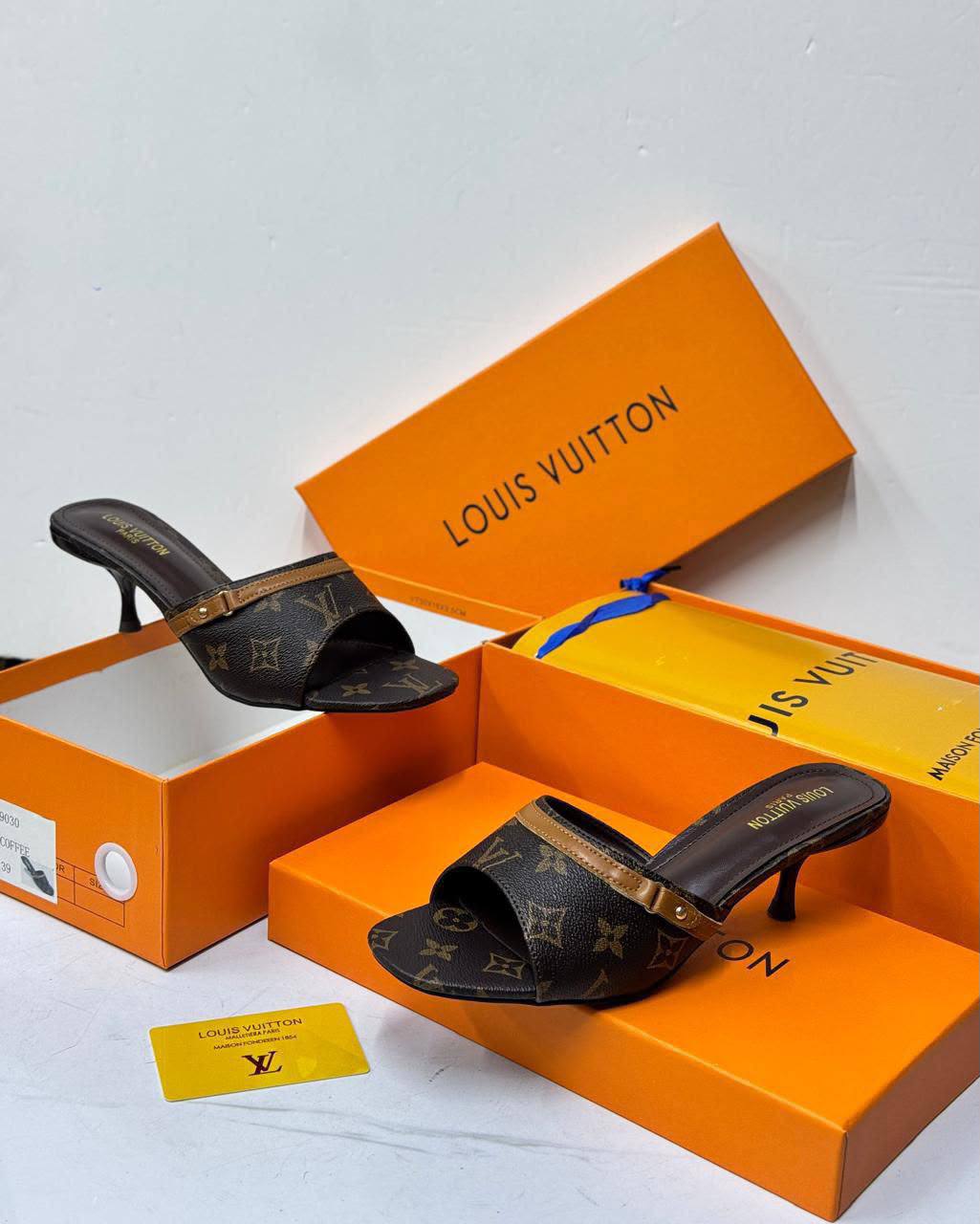 LV 
3CM
Good quality 💯
size 36-37-38-39-40-41

105 dhs🇦🇪🇦🇪

Zain21
♥️♥️♥️