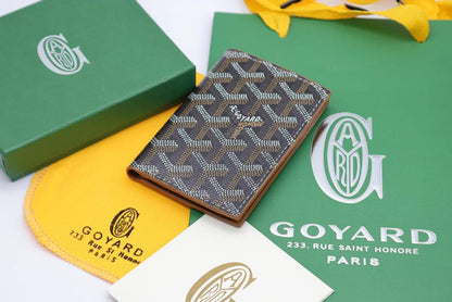 Goyard wallet 
55 dhs❣️

With box and paper bag
🎁🎁🎁

Zain33
♥️♥️♥️