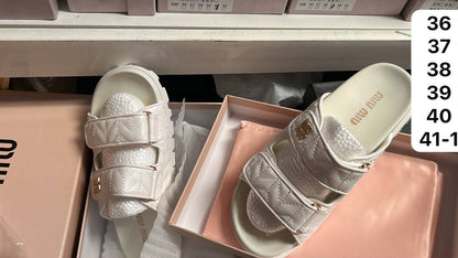 Miu Miu

Size 36 to 41

90 dhs🇦🇪🇦🇪

Zain103
♥️♥️♥️