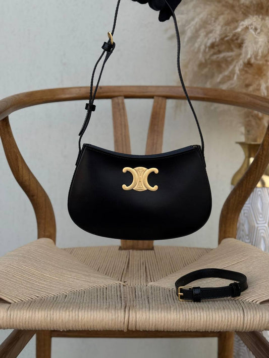 CELINE
23cm
310 dhs💓
Top quality 
With box🎁

Zain167
♥️♥️♥️