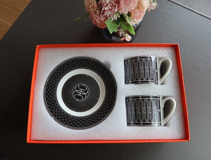 Branded mugs set

130 dhs 
set 4 pc 

with box🎁🎁🎁

Zain205
♥️♥️♥️