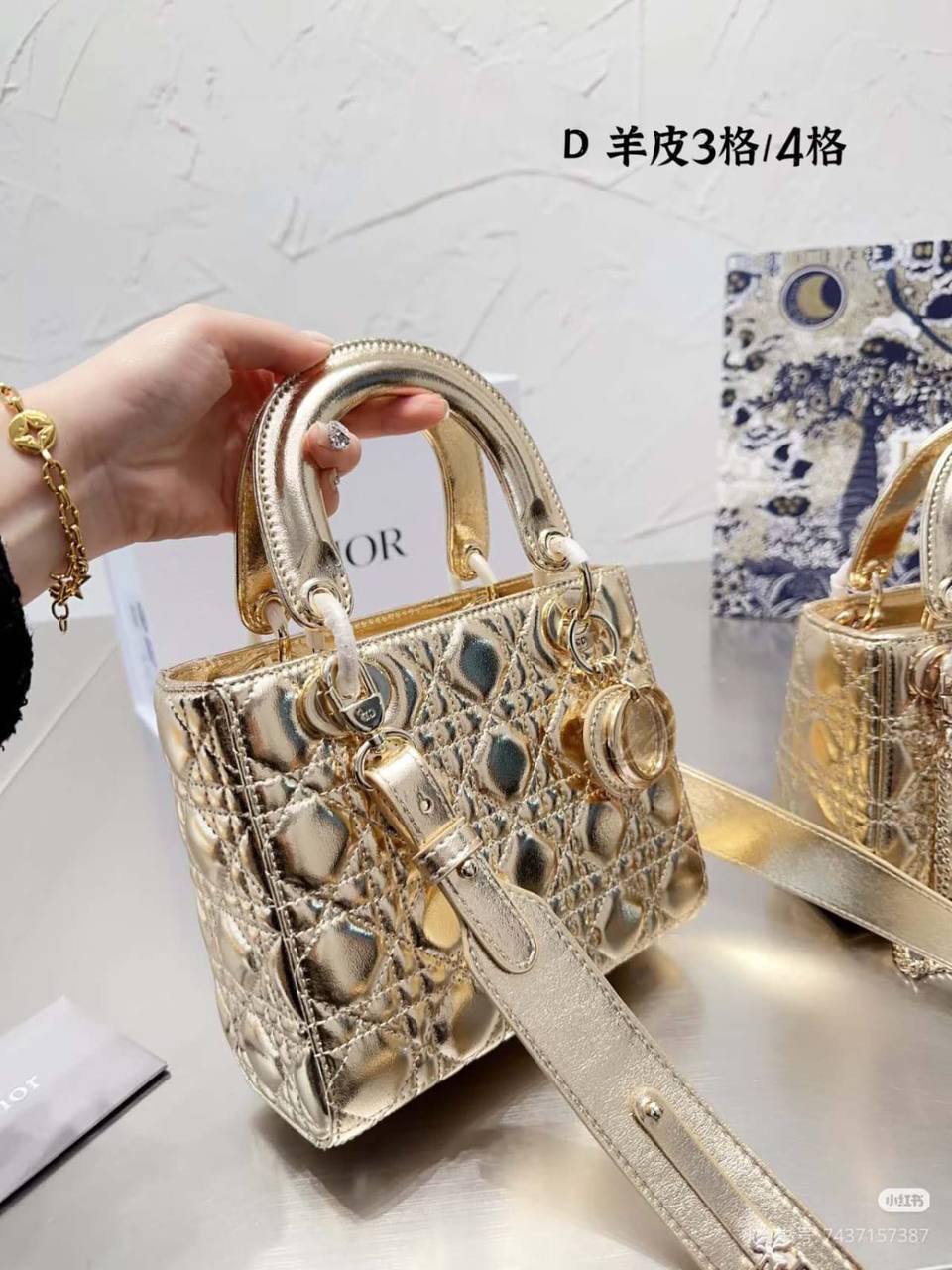 Dior Master
20cm 
280 dhs🪙🌨️

Zain10
♥️♥️♥️