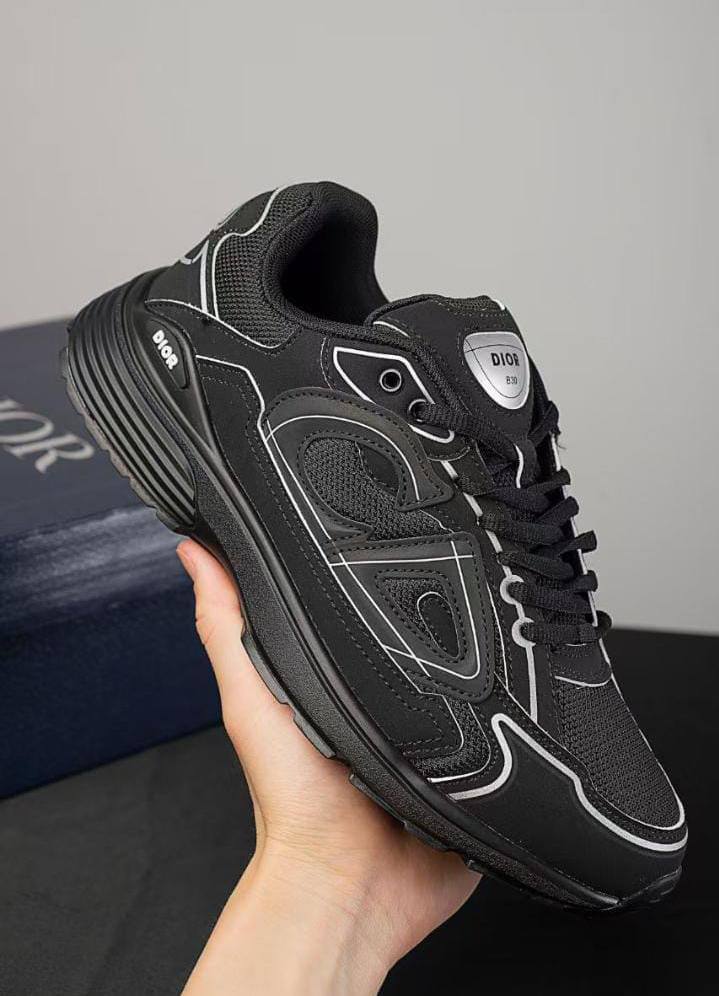 Dior
Size 39 to 45
150 dhs💓

Zain241
♥️♥️♥️