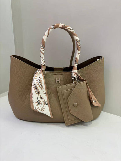 Hermes
120 dhs✅
Size 35 cm

Zain161
♥️♥️♥️