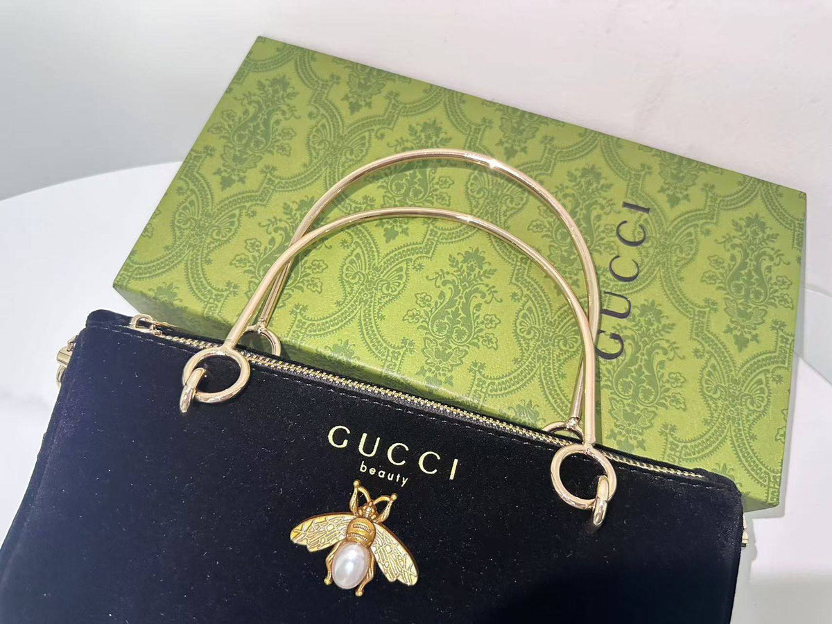 Gucci

115 dhs🇦🇪🇦🇪
have box

Zain07
♥️♥️♥️