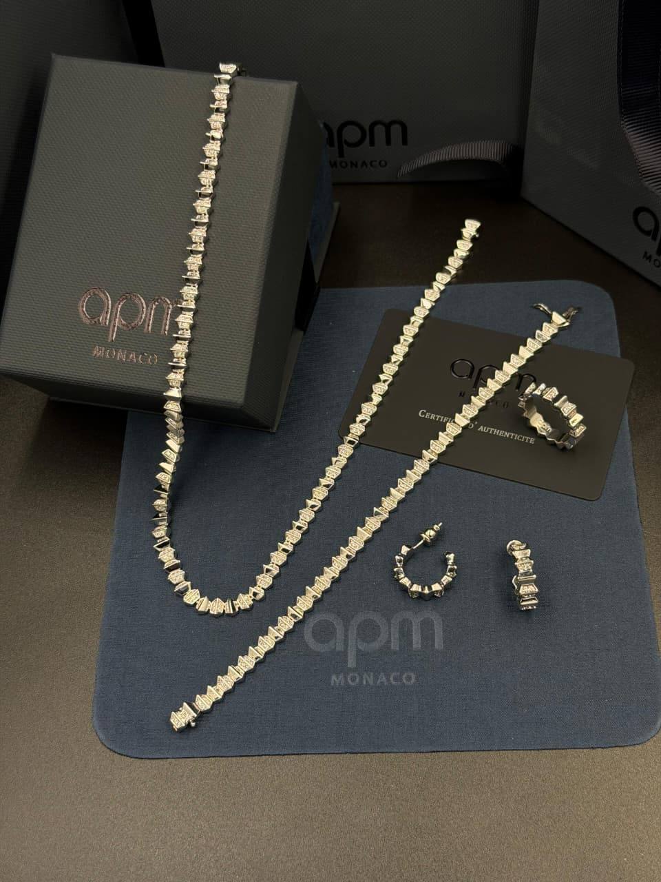 APM SET
 MASTER 💫✨
NECKLACE
 BRACELET
 EARRINGS
 RING
WITH BOX AND PAPER BAG🎁🛍️
350 dhs🇦🇪🇦🇪

Zain89
♥️♥️♥️