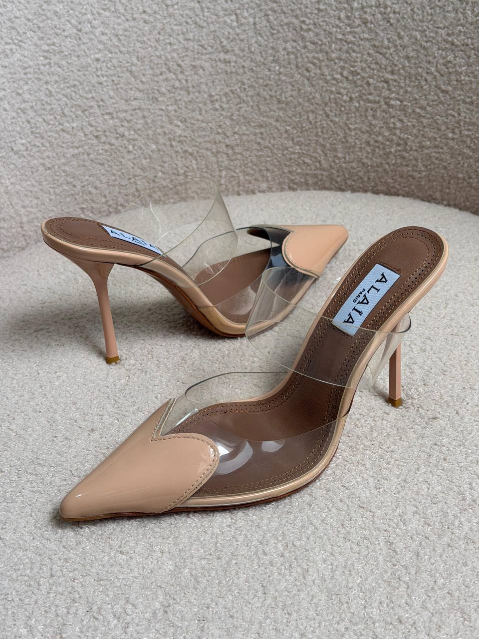 ALAIA 𝐏𝐀𝐑𝐈𝐒
𝐕𝐈𝐏 𝐐𝐔𝐀𝐋𝐈𝐓𝐘
𝐒𝐈𝐙𝐄 {35 to 42} 
450 dhs✅

Zain81
♥️♥️♥️