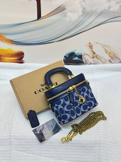 COACH

Best quality 
with box
95 dhs🇦🇪🇦🇪

size 15CM

Zain290
♥️♥️♥️