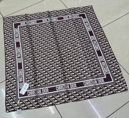 Silk square scarf 
40 dhs🪙💚

Zain93
♥️♥️♥️