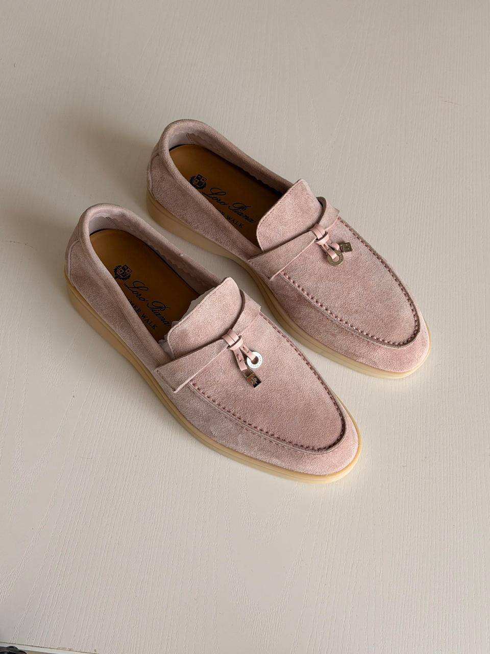 Loro Piana 
Summer Charms Walk❣️❤️
Super Master Quality
Size 36 to 41
450 dhs💓

Zain71
♥️♥️♥️
