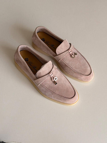 Loro Piana 
Summer Charms Walk❣️❤️
Super Master Quality
Size 36 to 41
450 dhs💓

Zain71
♥️♥️♥️