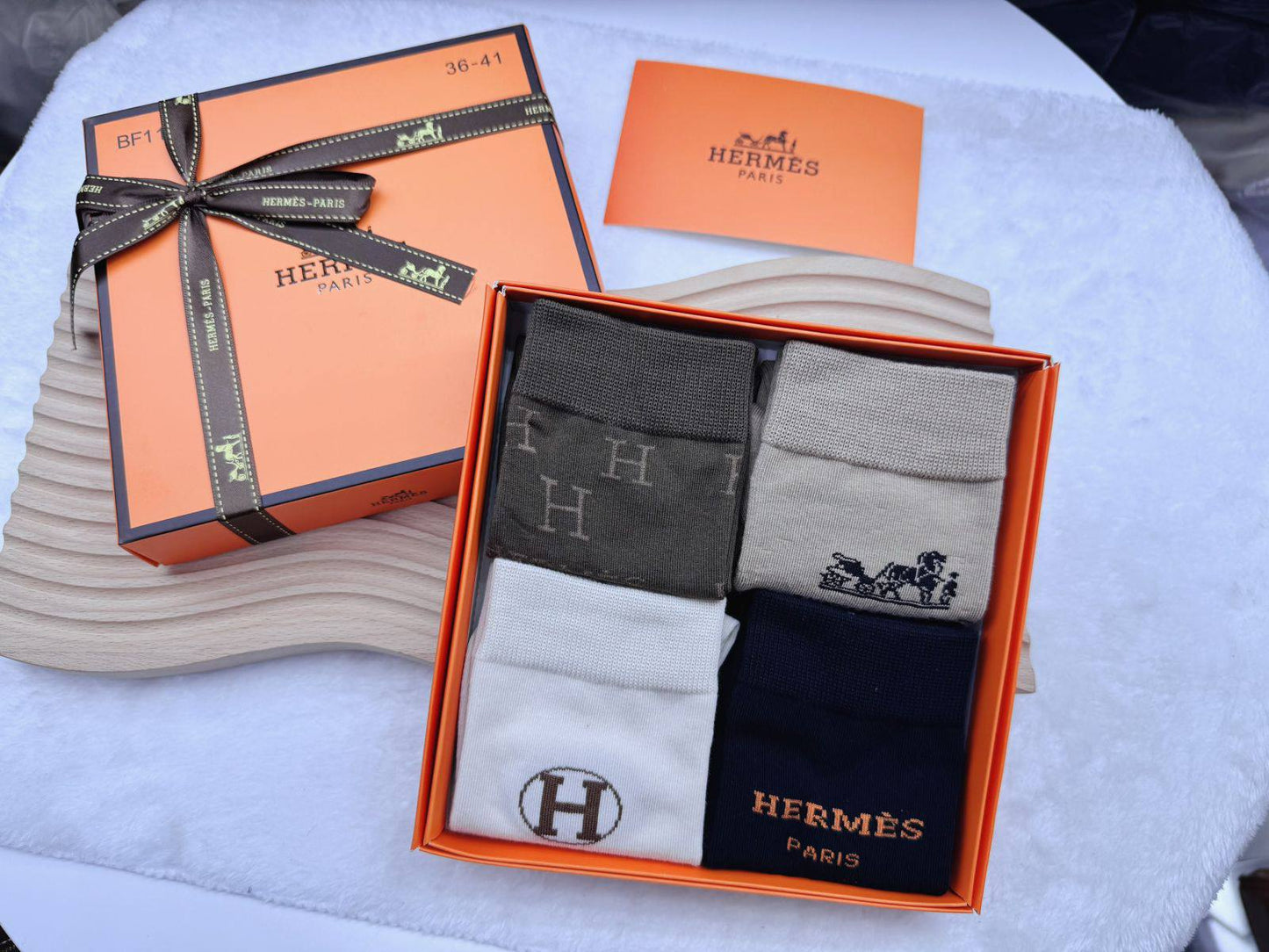 socks  

With box 
🎁🎁🎁

size:36-41  
55 dhs💓

Zain114
♥️♥️♥️