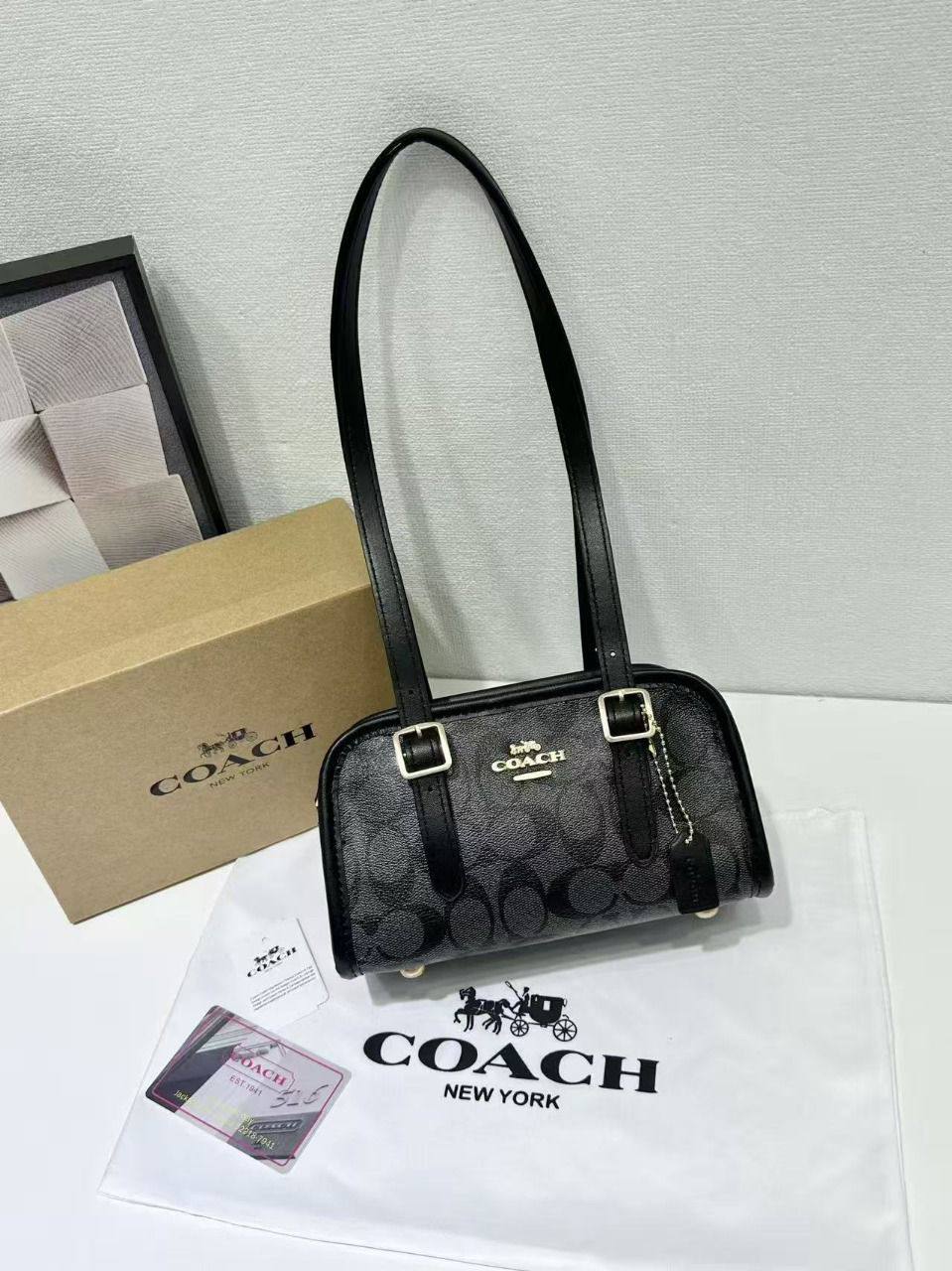 Coach
Best quality 

with box’s 
🎁🎁🎁

85 dhs✅

Zain290
♥️♥️♥️