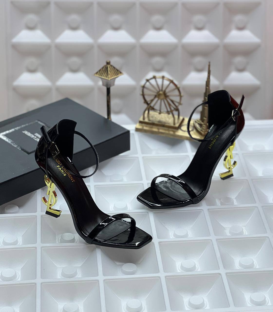 YSL

  Size write in photo

100 dhs✅ offer on discount🔥

Zain80
♥️♥️♥️