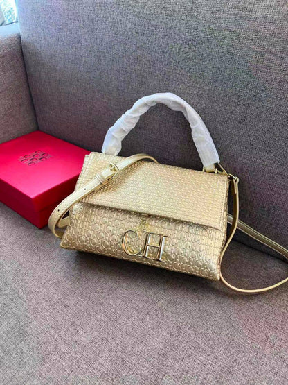 CH

90 dhs🌺

with box
🎁🎁🎁

size 24cm

Zain26
♥️♥️♥️