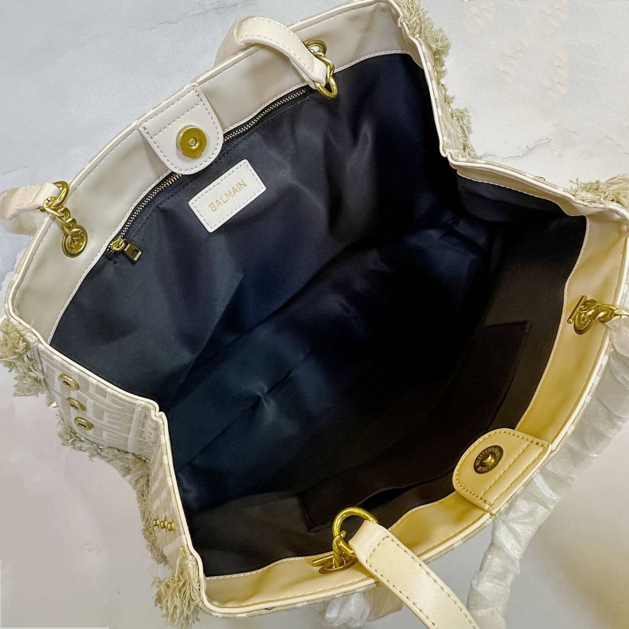 BALMAIN 
COPY ONE NEW CAME
175 dhs❤️

Zain39
♥️♥️♥️