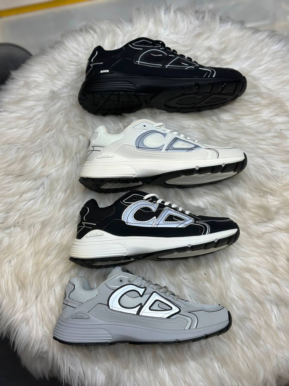 Dior 
Size:40 to 45 
150 dhs💛

Zain241
♥️♥️
