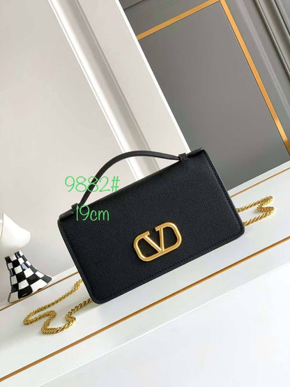 Valentino 

19 cm. 260 dhs🇦🇪🇦🇪

20 cm 270 dhs🇦🇪🇦🇪

Zain153
♥️♥️♥️