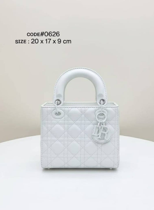 CHRISTIAN LADY DIOR
ᴍᴀᴛᴛᴇ ʟᴇᴀᴛʜᴇʀ ᴍᴀᴛᴇʀɪᴀʟ
sɪᴢᴇ : 20 cm

70 dhs🪙💕

Zain31
♥️♥️♥️