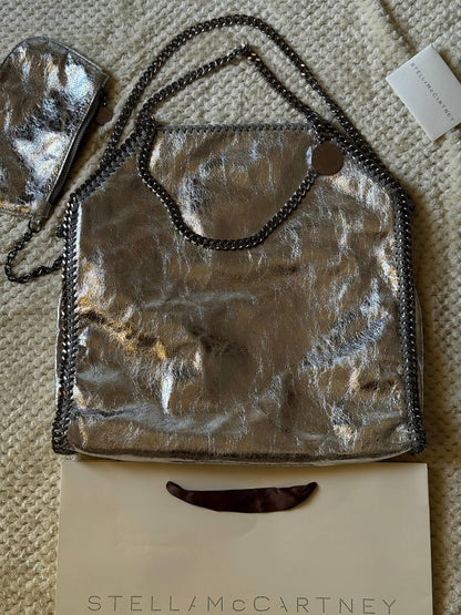 STELLA McCARTNEY
37cm
380 dhs🪙🌨️
Top quality

Zain167
♥️♥️♥️