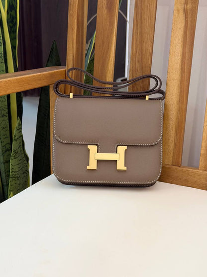 HERMES 
Super Master Quality ⚡️
With Mirror🪞
Original Packing 🎁
Size 18CM📏
For Price 👇 WhatsApp✅
0568585901 
0507557372
0552275751 Owner Zain 👌

Zain321
♥️♥️♥️