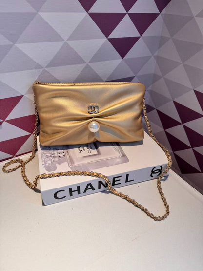 CHANEL

Best quality 
with box
115 dhs🇦🇪🇦🇪

size 24CM

Zain290
♥️♥️♥️