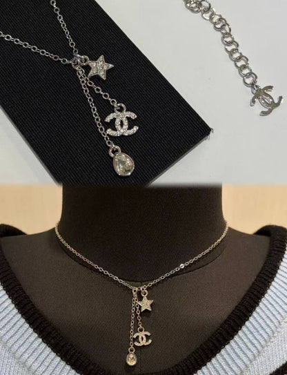 CHANEL ❤️‍🔥*
Necklace 💥
Master quality 💯
With normal boxes 🗃️ 
50 dhs✅
With master box 📦 
80 dhs✅

Zain216
♥️♥️♥️