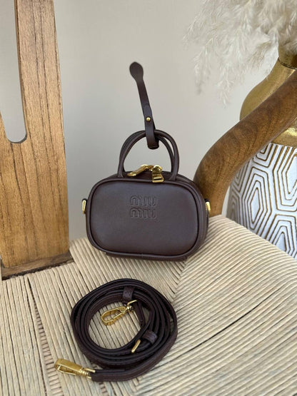 MIU MIU
12cm
260 dhs✅
Super Master Quality✨✨✨
With box🎁

Zain167
♥️♥️♥️