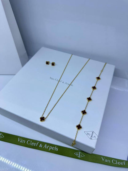 VCA set mini✨
Necklace 
Earrings 
Bracelet 
Stainless non tarnished 

40 dhs🪙🌨️
normal box 📦

Zain48
♥️♥️♥️