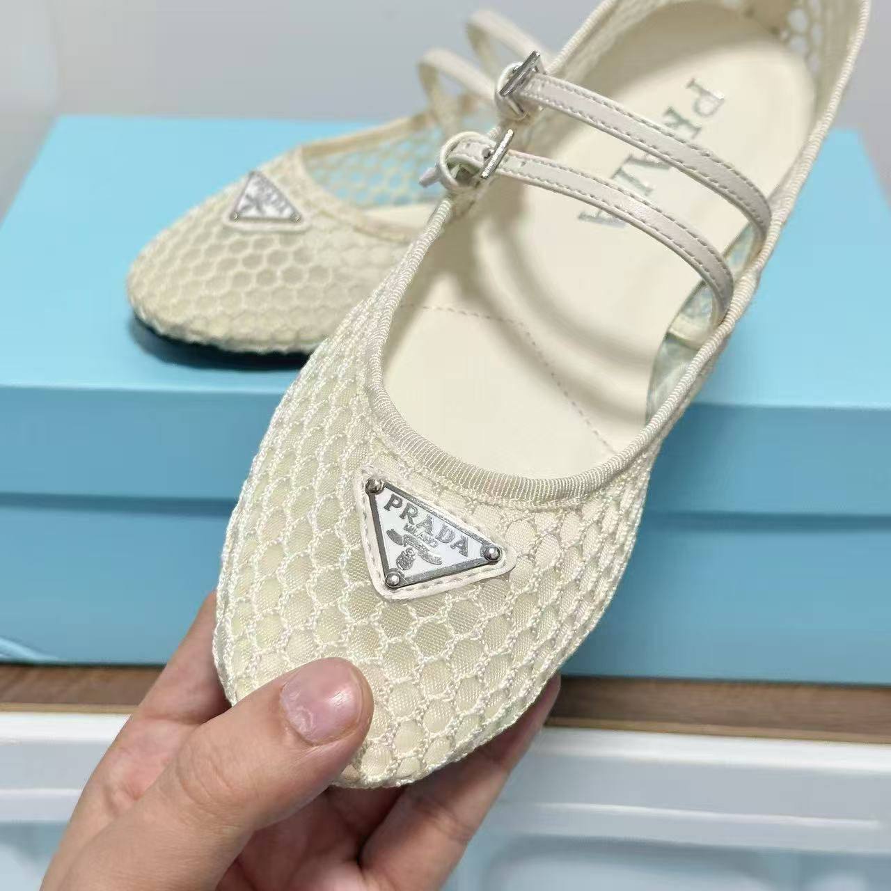 Prada
Size 36-42 

120 dhs🪙🌨️

Zain132
♥️♥️♥️