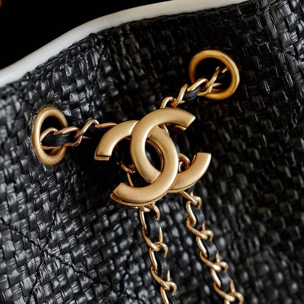CHANEL 

RESTOCK 
HIGH QUALITY 

BIG SIZE 
125 dhs🇦🇪🇦🇪

25cm

Zain295
Zain39
♥️♥️♥️