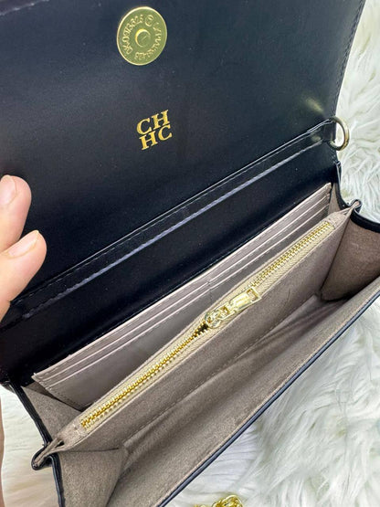CHCH Clutch   
size : 23 * 14 cm
80 dhs🪙💕

with box 🎁

Zain115
♥️♥️♥️