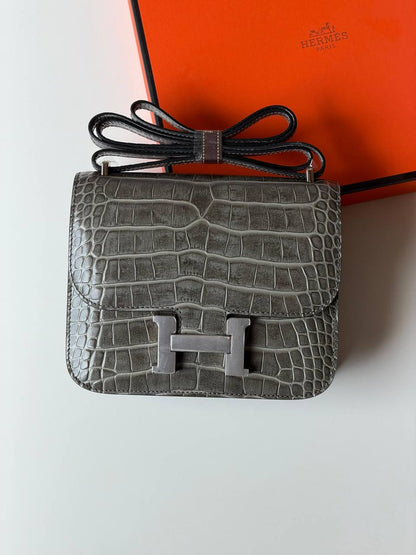 Hermes
constance 18cm💥Master quality ✅with box📦
580 dhs💓

Zain52
♥️♥️♥️