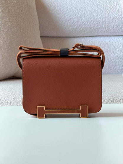 Hermes Getta 

20cm💕

master quality

😍with box❤️

360 DHS🇦🇪🇦🇪

Zain52
♥️♥️♥️