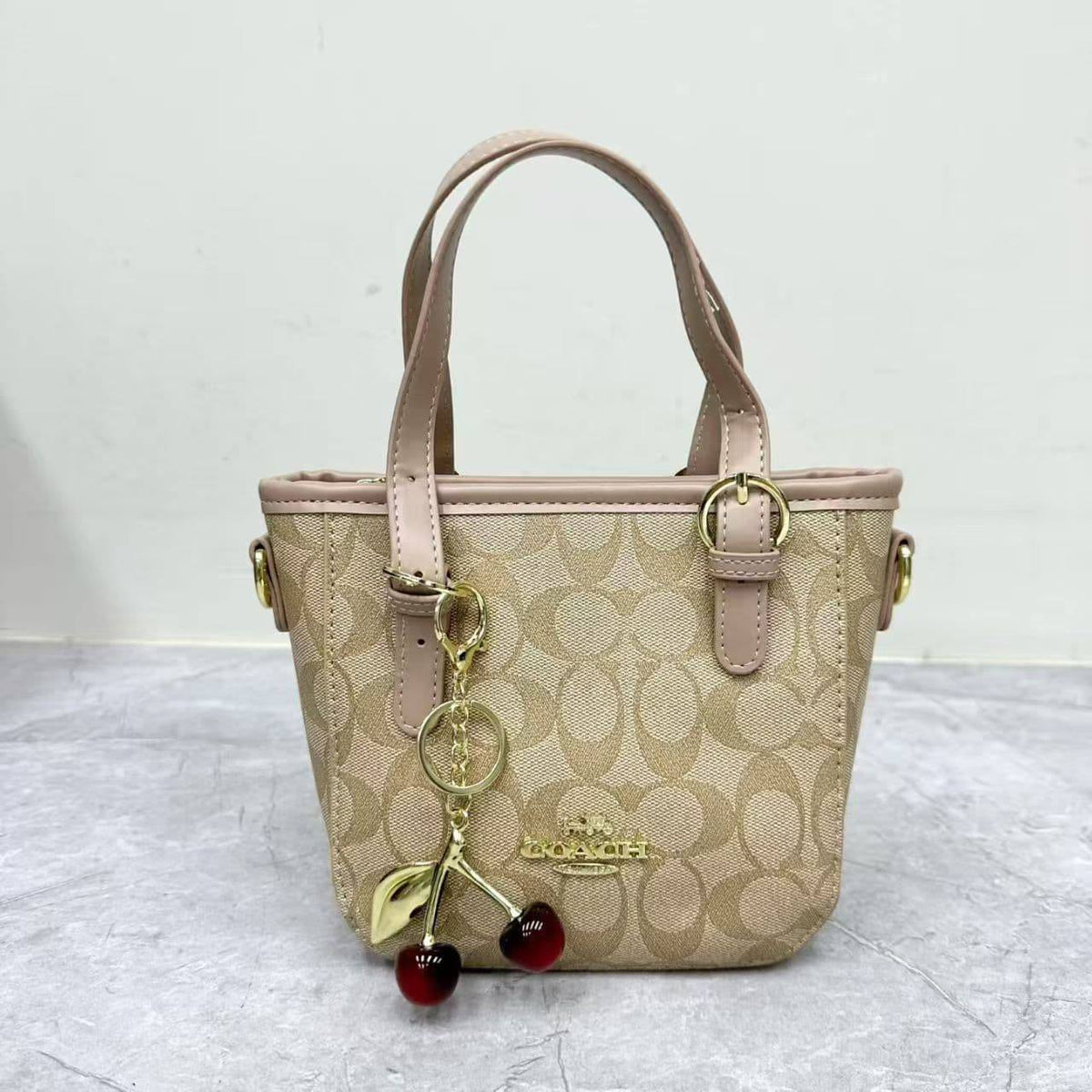 Coach

With cherry
80 dhs🇦🇪🇦🇪🇦🇪

Zain232
♥️♥️♥️