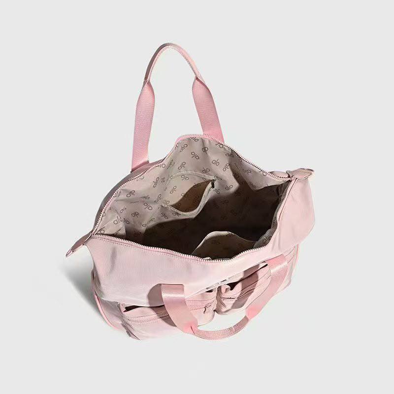 Alo
85 dhs✅
size 45×20×28cm

Zain42
♥️♥️♥️