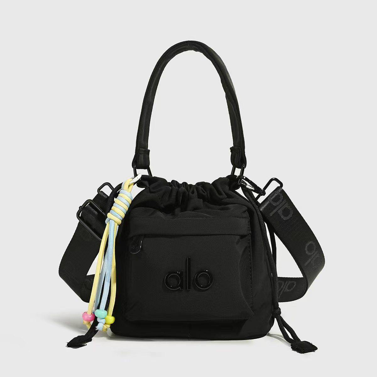 Alo
65 dhs💓
size 20/19/10cm

Zain26
♥️♥️♥️
