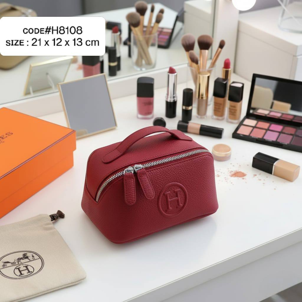 HERMES ᴍᴀᴋᴇ ᴜᴘ ʙᴀɢ

ᴍᴀᴛᴛᴇ ʟᴇᴀᴛʜᴇʀ ᴍᴀᴛᴇʀɪᴀʟ
ᴡɪᴛʜ ʟᴏɴɢ ʙᴇʟᴛ sᴛʀᴀᴘ
sɪʟᴠᴇʀ ʜᴀʀᴅᴡᴀʀᴇ
sɪᴢᴇ: 21 cm
ᴡɪᴛʜ BOX
🎁🎁🎁

75 dhs🪙💚

Zain31
♥️♥️♥️