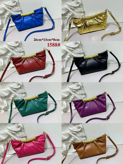 BOTTEGA
 NEW  CAME GOOD QUALITY 
WITH BOX 🎁🎁🎁

90 dhs✅

Zain39
♥️♥️♥️
